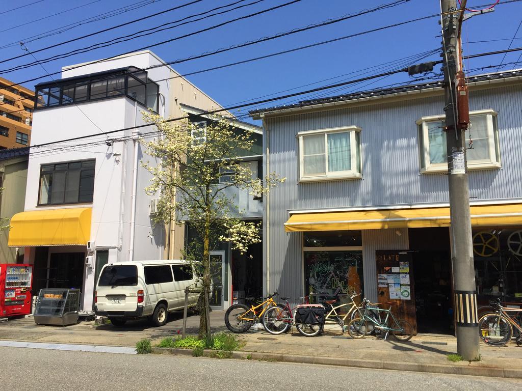 Toolate Guesthouse Toyama Station Exteriör bild